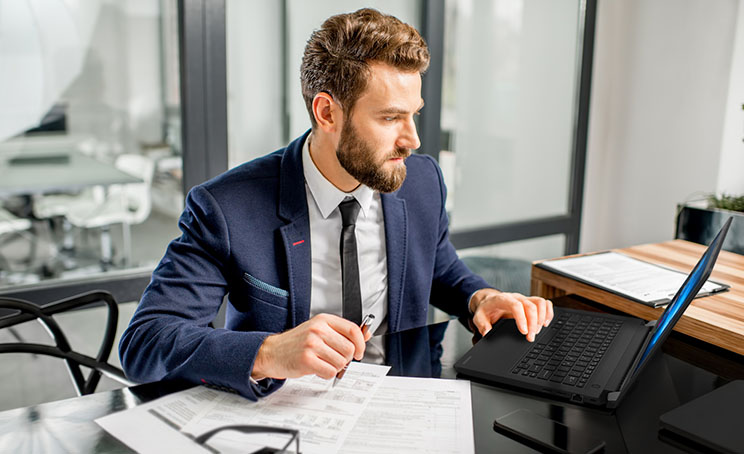 Dynabook משיקה נייד קשוח ודקיק Dynabook משיקה נייד קשוח ודקיק